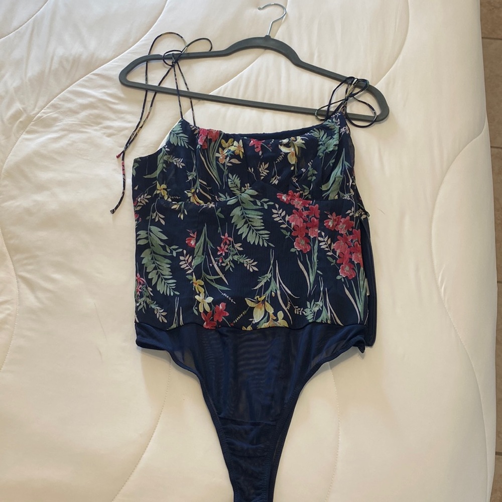 Lulus floral bodysuit🌷